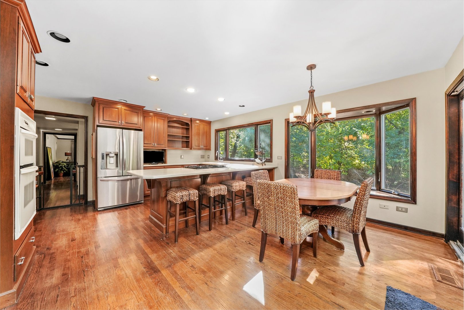 23W121 Kings Court Glen Ellyn IL 60137