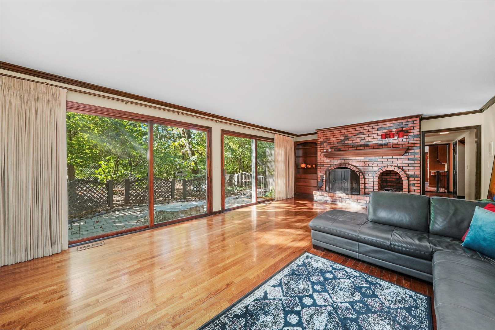 23W121 Kings Court Glen Ellyn IL 60137