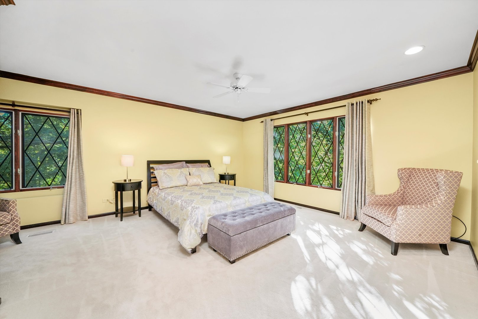 23W121 Kings Court Glen Ellyn IL 60137