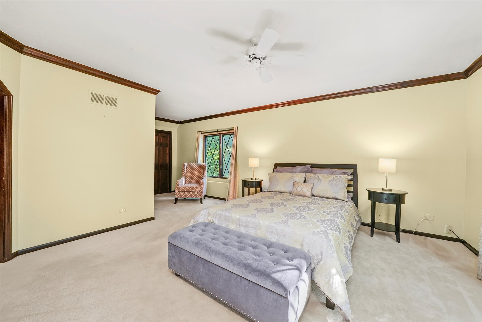 23W121 Kings Court Glen Ellyn IL 60137