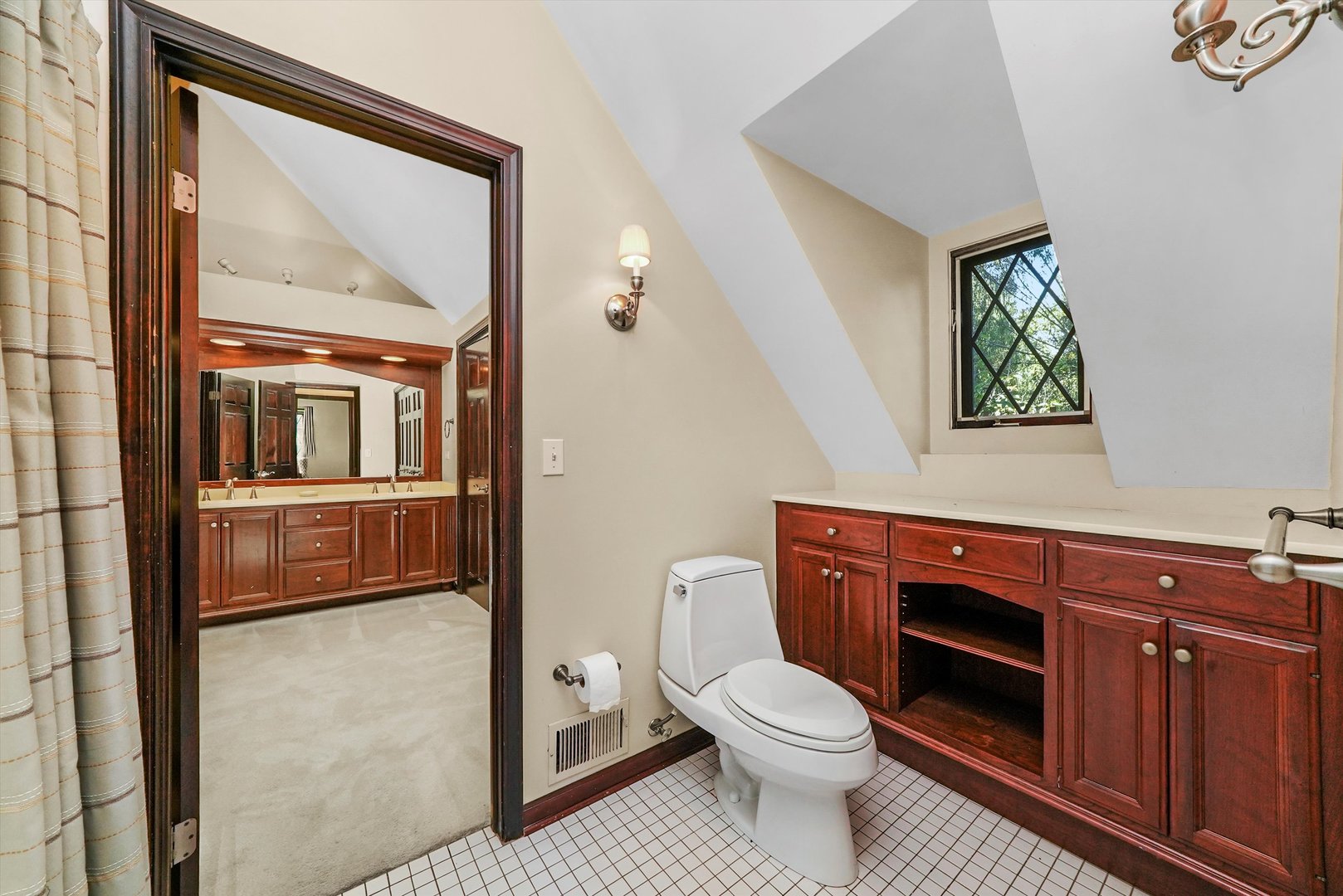 23W121 Kings Court Glen Ellyn IL 60137