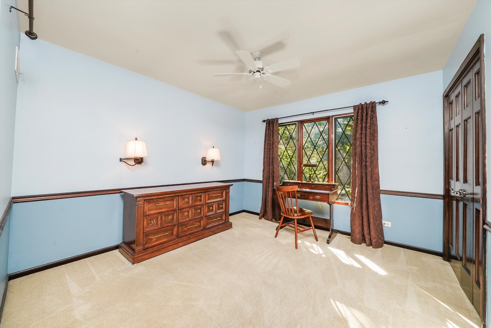 23W121 Kings Court Glen Ellyn IL 60137