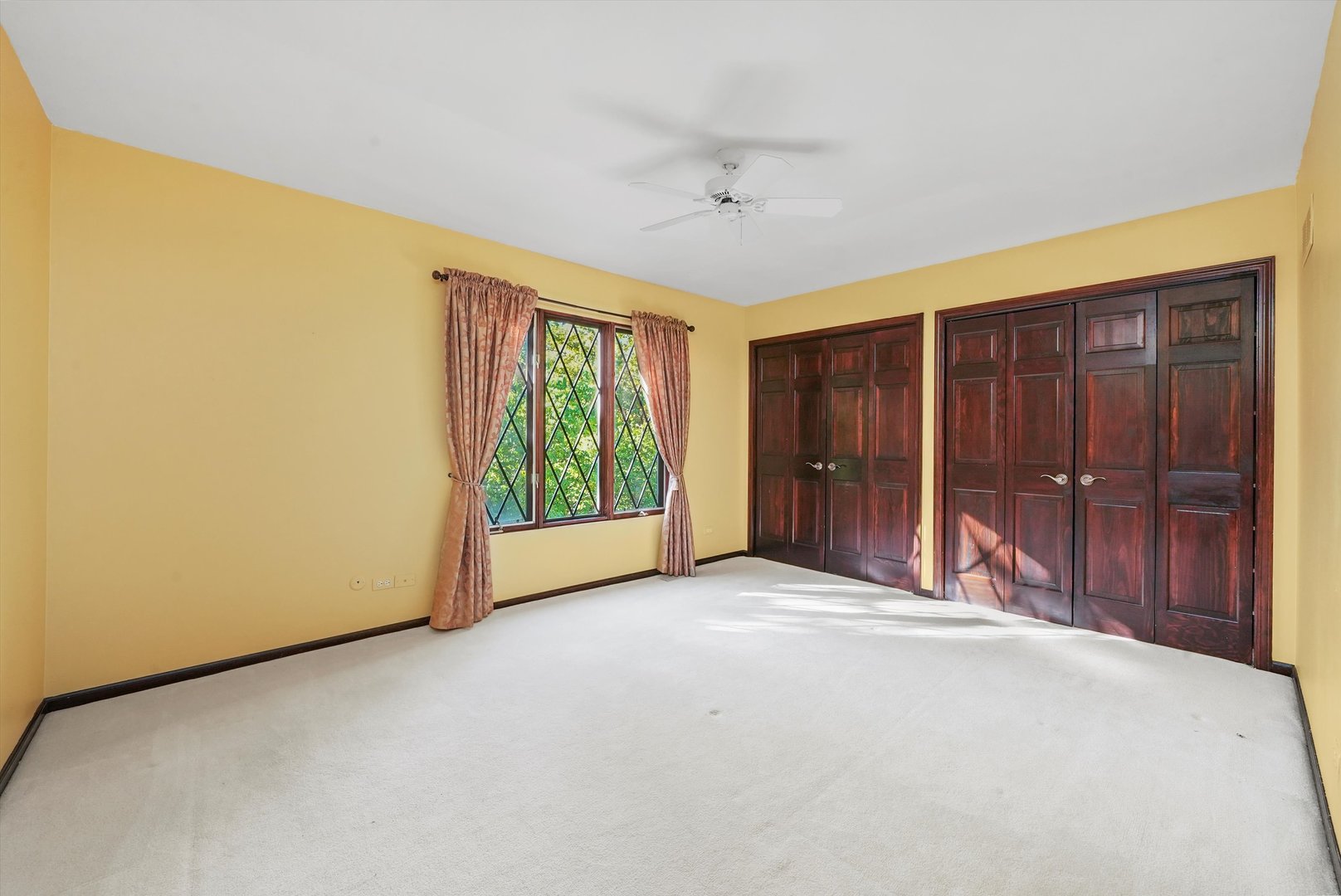 23W121 Kings Court Glen Ellyn IL 60137