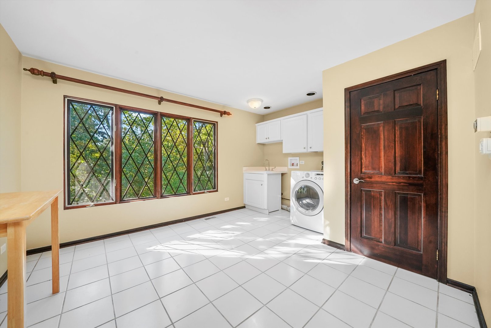 23W121 Kings Court Glen Ellyn IL 60137