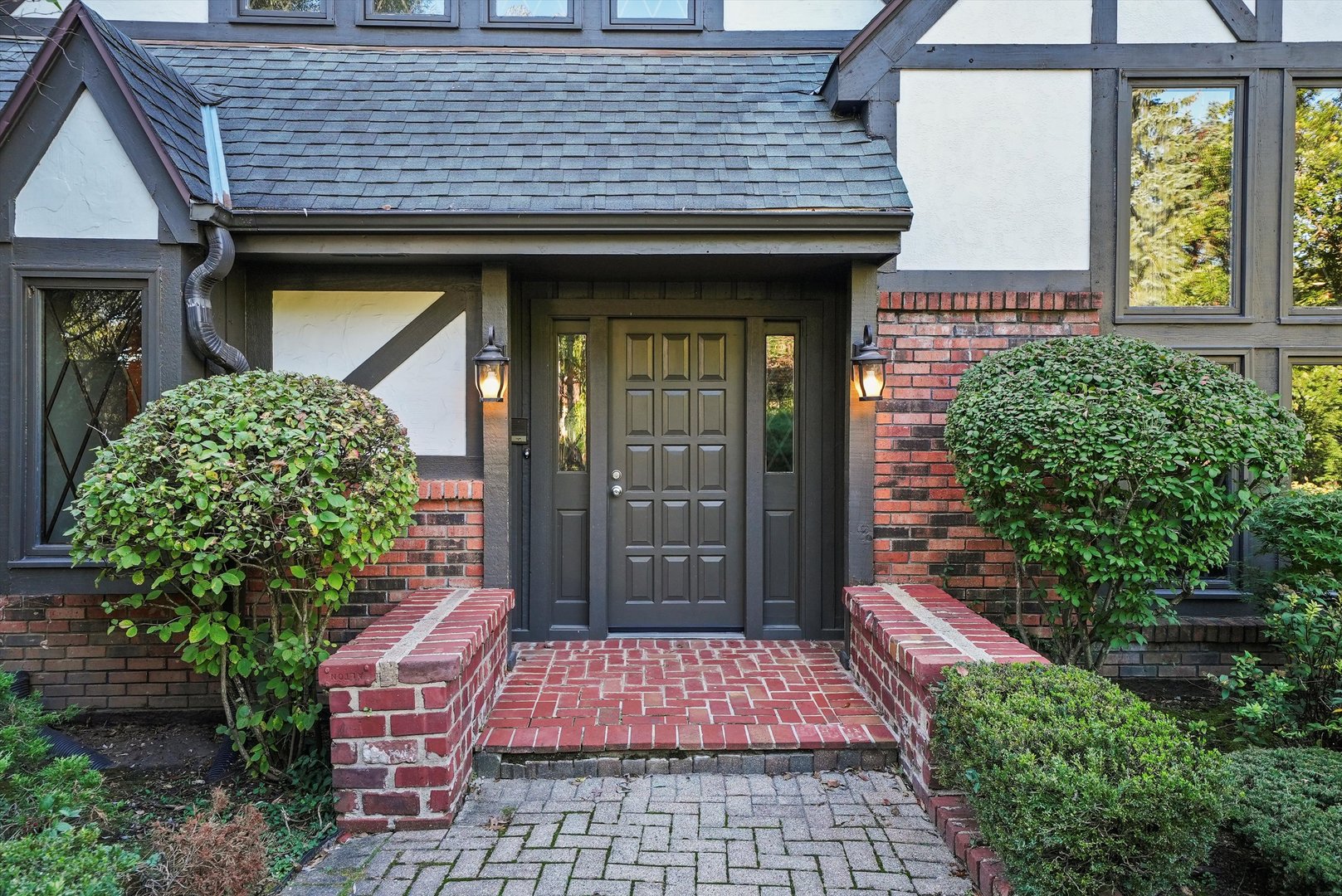 23W121 Kings Court Glen Ellyn IL 60137