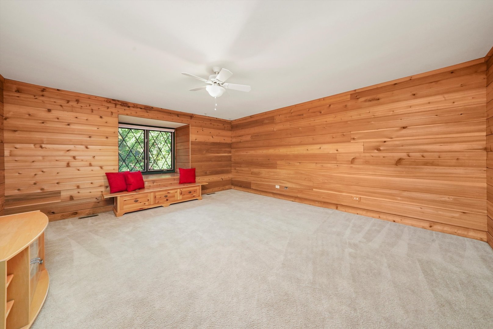 23W121 Kings Court Glen Ellyn IL 60137