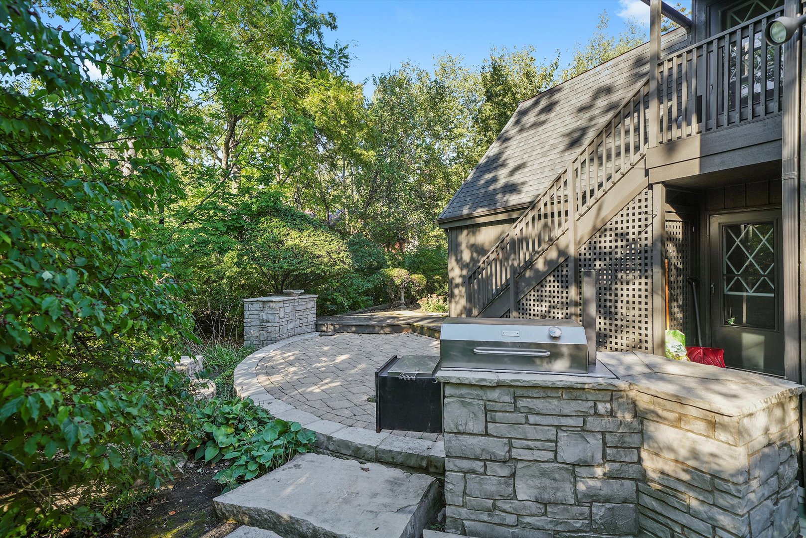 23W121 Kings Court Glen Ellyn IL 60137