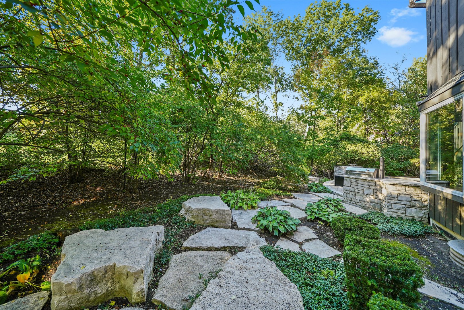 23W121 Kings Court Glen Ellyn IL 60137