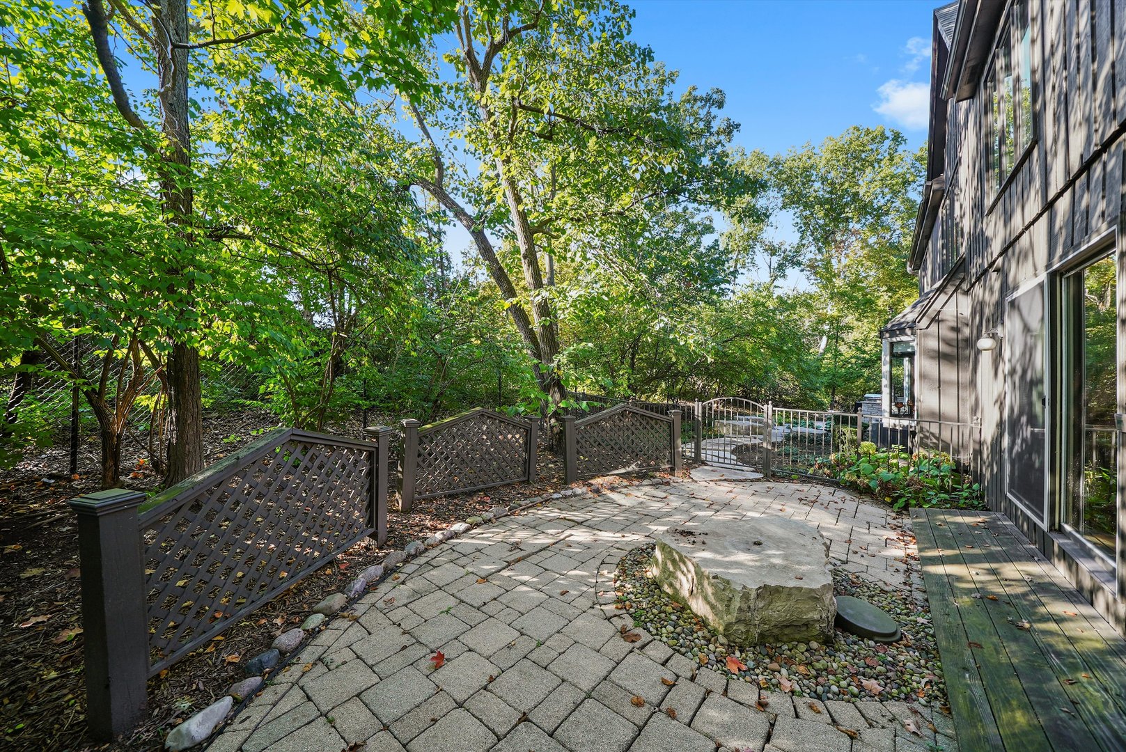 23W121 Kings Court Glen Ellyn IL 60137