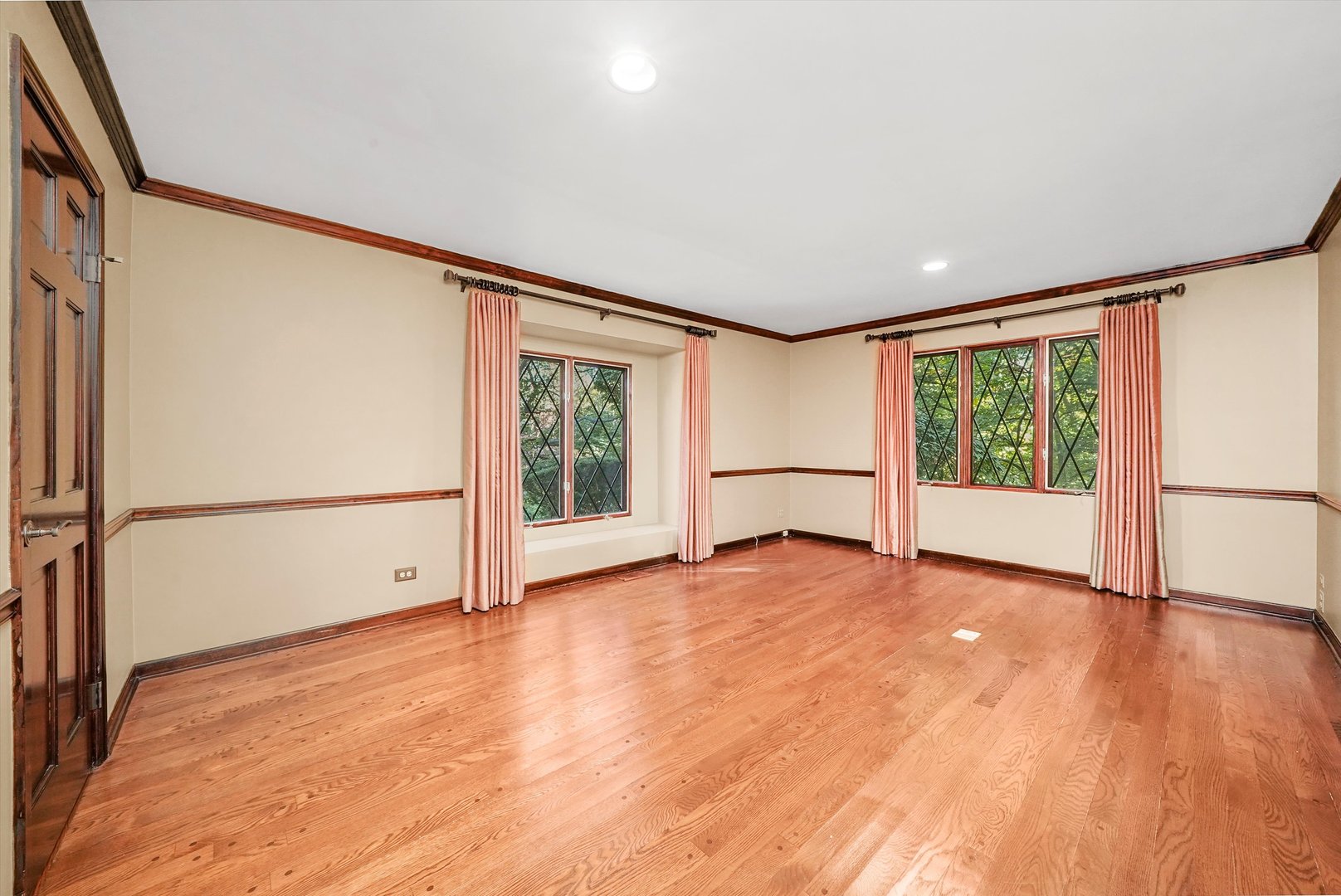 23W121 Kings Court Glen Ellyn IL 60137