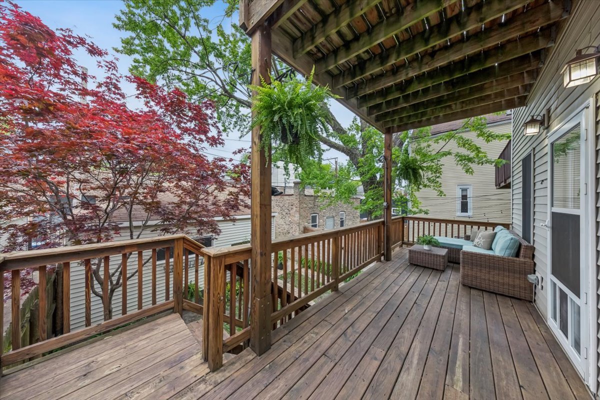 1808 West School Street Chicago IL 60657