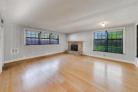 836 East Rockland Road Libertyville IL 60048