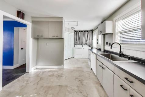836 East Rockland Road Libertyville IL 60048