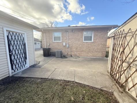 117 West 158th Place Harvey IL 60426