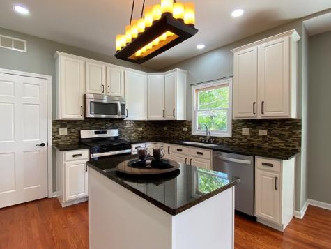 720 Kendridge Court Aurora IL 60502