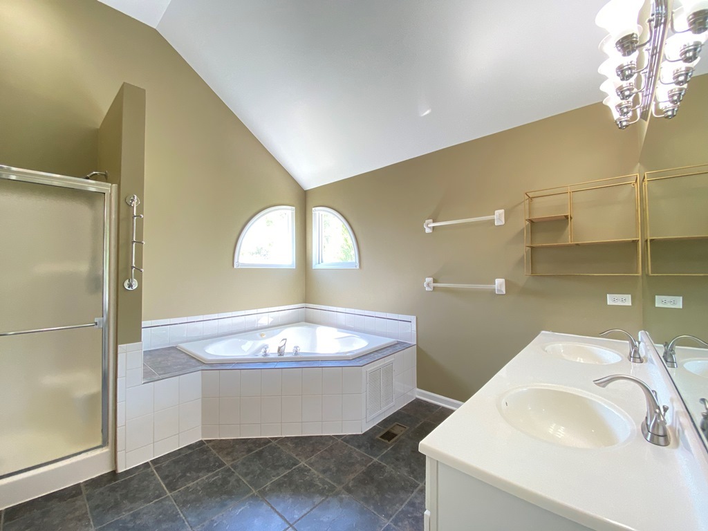 720 Kendridge Court Aurora IL 60502