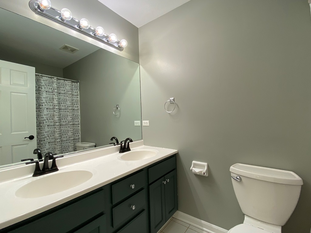 720 Kendridge Court Aurora IL 60502