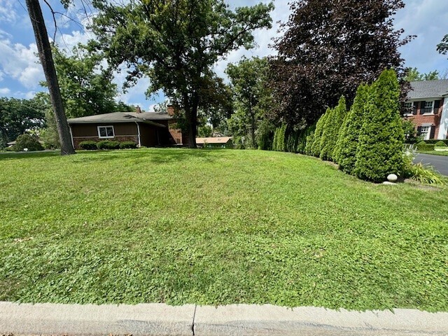 37 East Cambridge Drive Oak Brook IL 60523