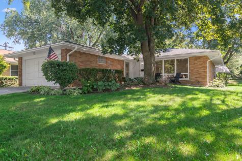 123 Monument Avenue Barrington IL 60010