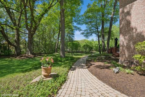 33 Ketterling Court North Barrington IL 60010