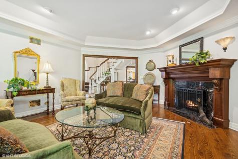 33 Ketterling Court North Barrington IL 60010