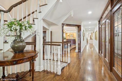 33 Ketterling Court North Barrington IL 60010