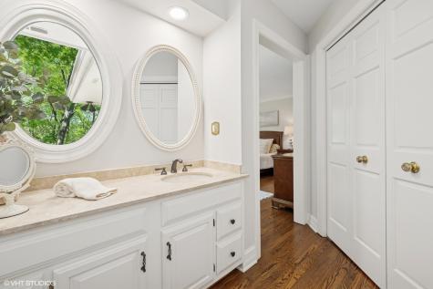 33 Ketterling Court North Barrington IL 60010