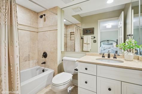 33 Ketterling Court North Barrington IL 60010