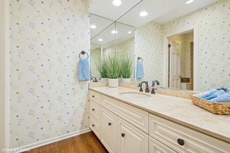 33 Ketterling Court North Barrington IL 60010