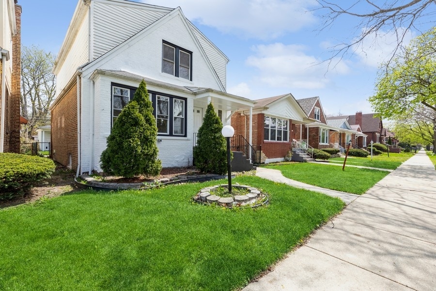 10429 South Indiana Avenue Chicago IL 60628