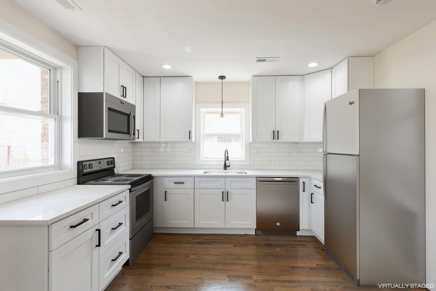10429 South Indiana Avenue Chicago IL 60628