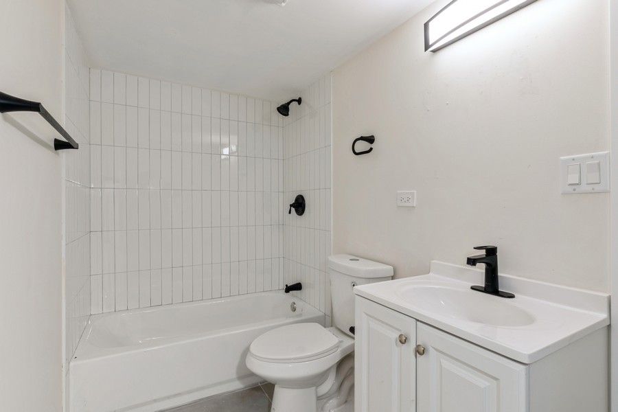 10429 South Indiana Avenue Chicago IL 60628