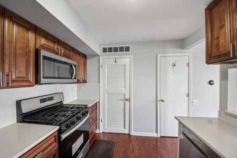 412 Quaker Hill Court Aurora IL 60504