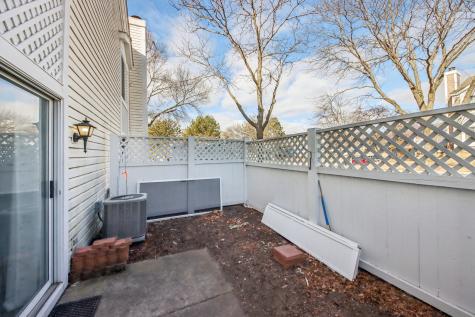 412 Quaker Hill Court Aurora IL 60504