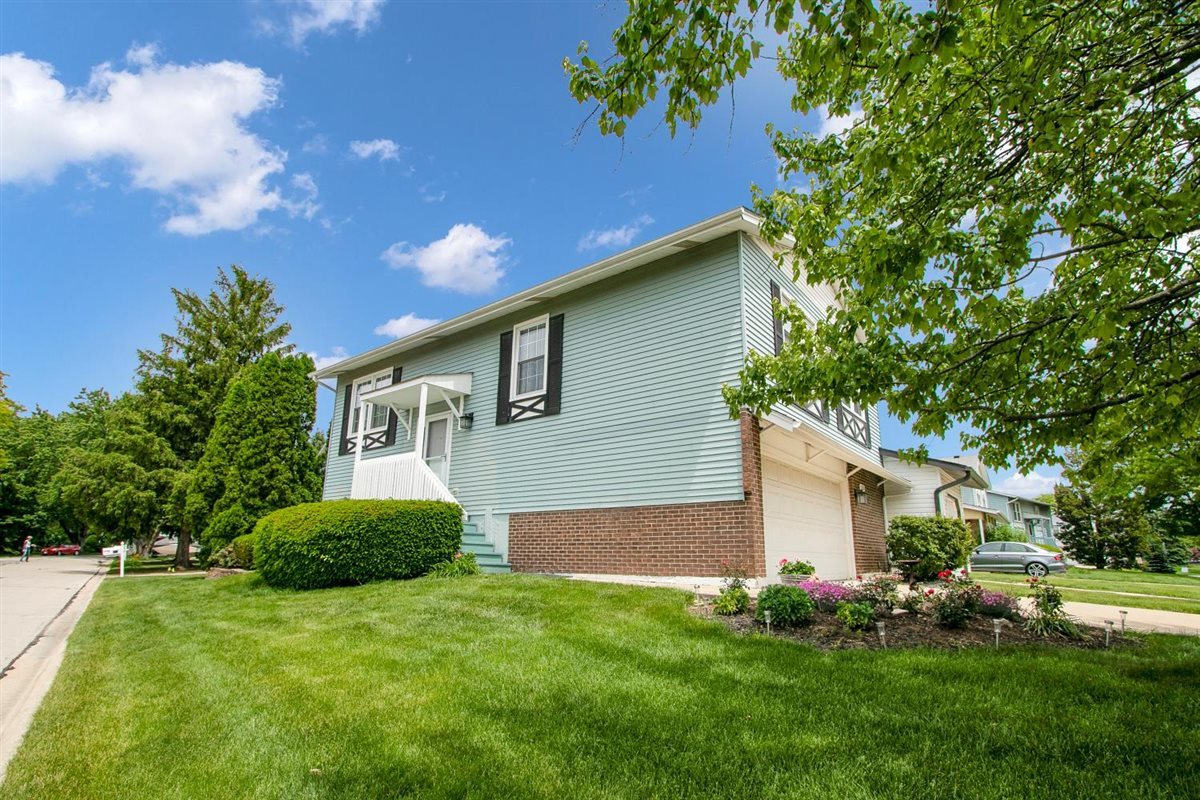 1838 Prentiss Drive Downers Grove IL 60516