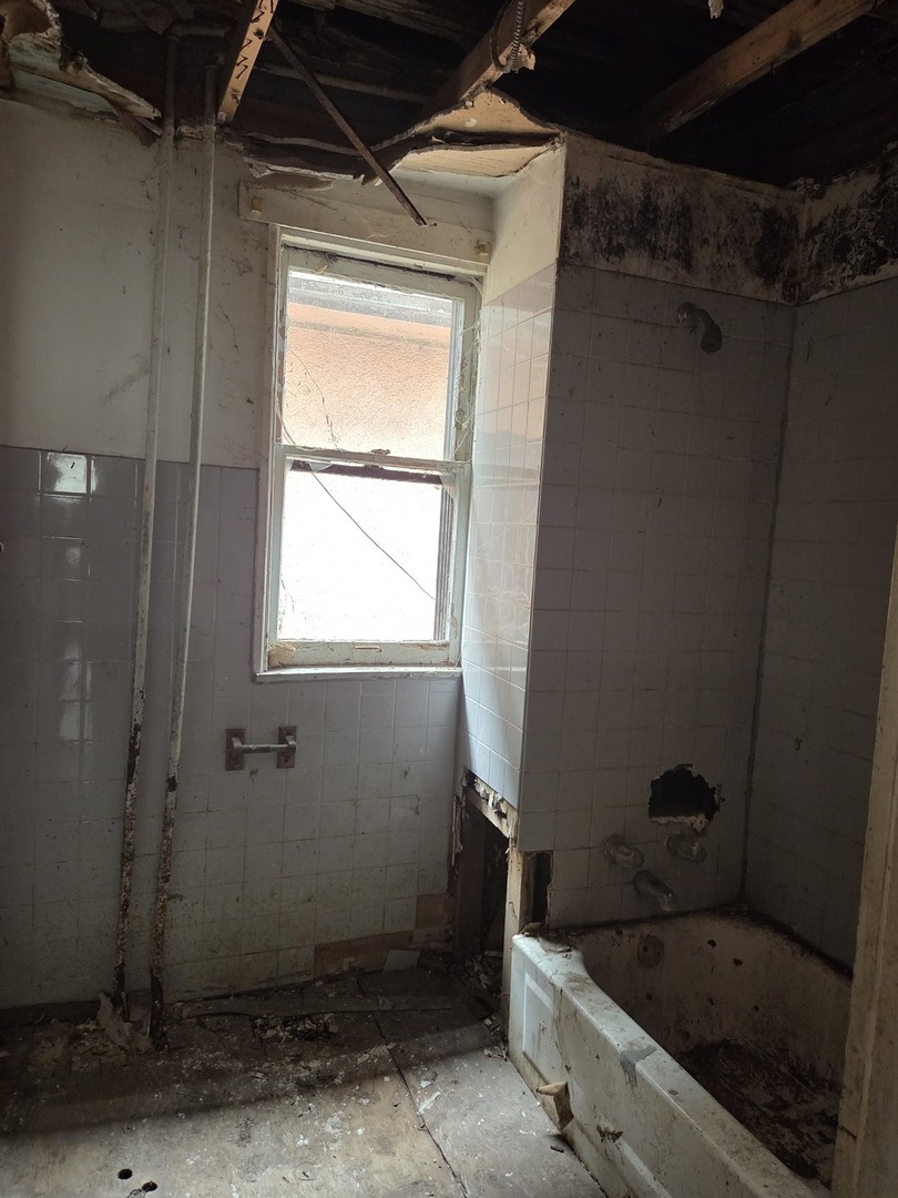 10514 South Perry Avenue Chicago IL 60628