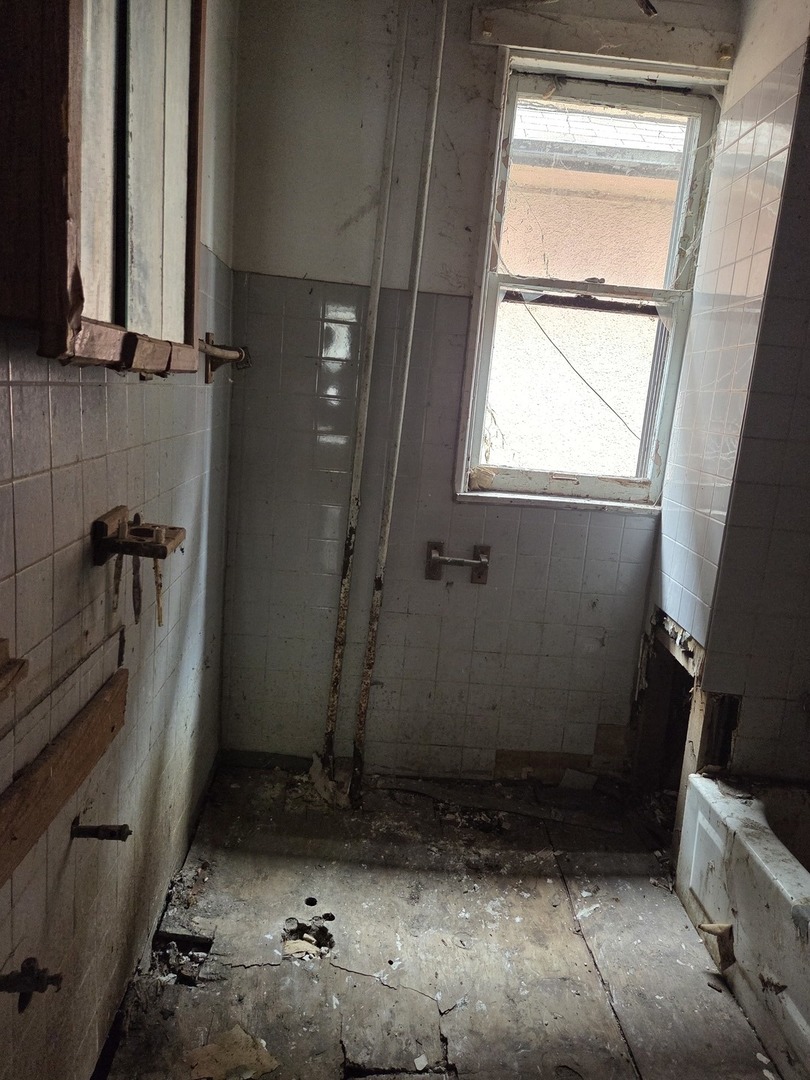 10514 South Perry Avenue Chicago IL 60628