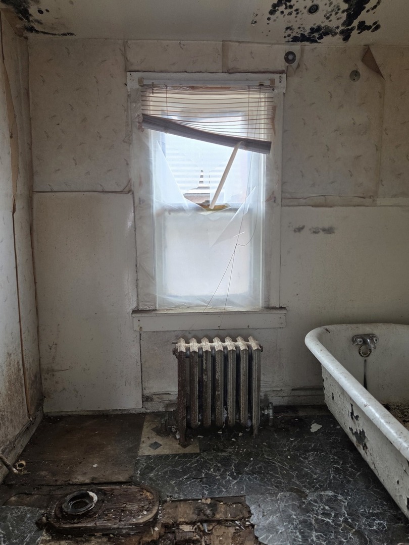 10514 South Perry Avenue Chicago IL 60628