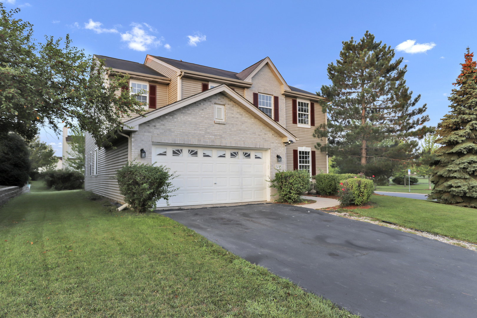 1995 West Meadowview Drive Round Lake IL 60073