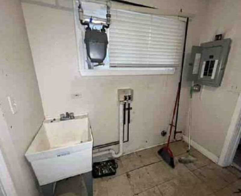 9315 South East End Avenue Chicago IL 60617