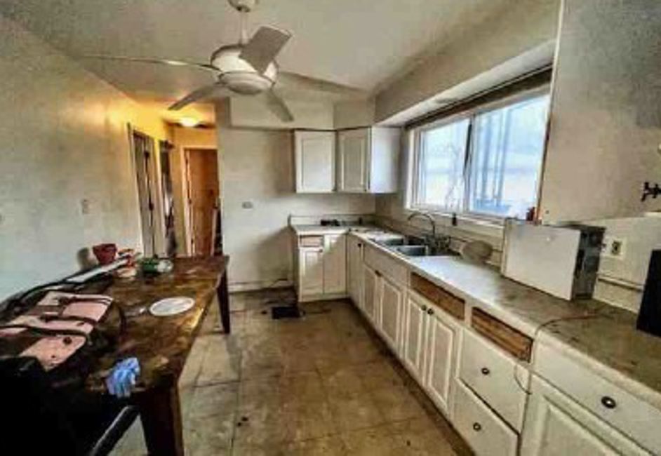 9315 South East End Avenue Chicago IL 60617