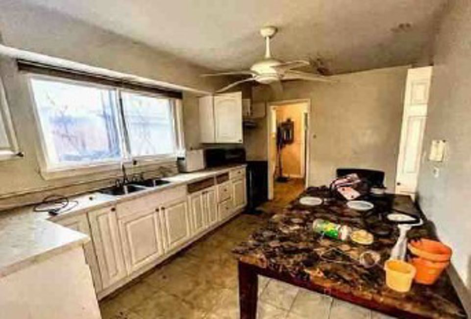 9315 South East End Avenue Chicago IL 60617