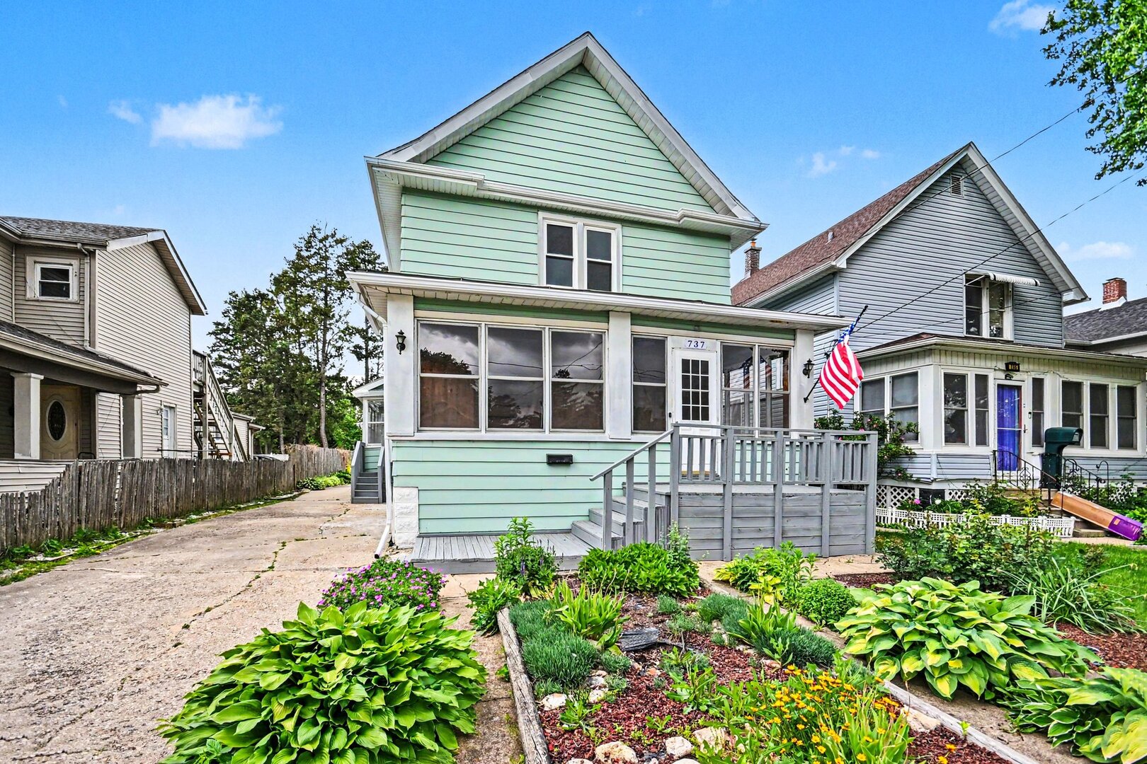 737 Lebanon Street Aurora IL 60505