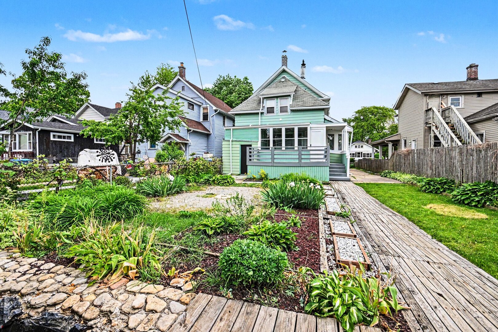 737 Lebanon Street Aurora IL 60505