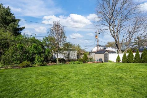 927 Holly Court Deerfield IL 60015