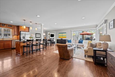 927 Holly Court Deerfield IL 60015