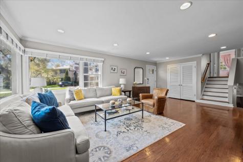 927 Holly Court Deerfield IL 60015