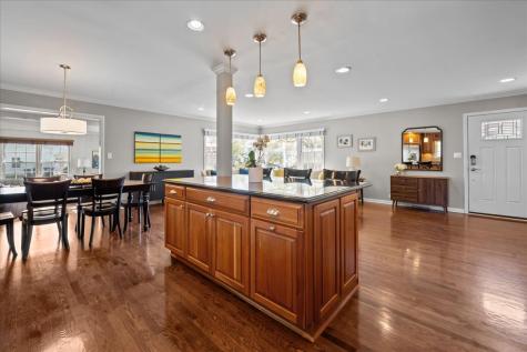 927 Holly Court Deerfield IL 60015
