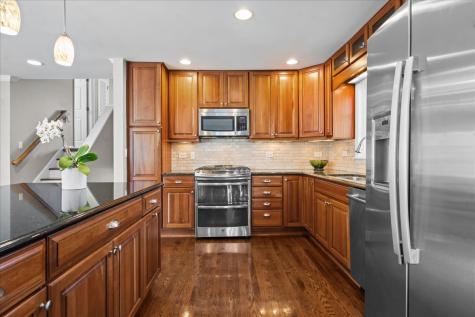 927 Holly Court Deerfield IL 60015