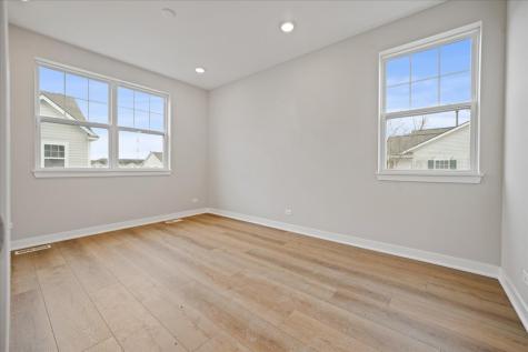 184 Eli Court Des Plaines IL 60016
